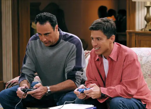 Brad Garrett and Ray Romano in 'Everybody Loves Raymond'.