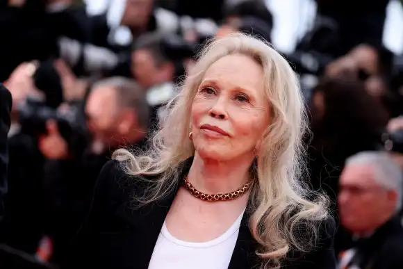 J MontÃ e des marches du film Â\ Furiosa A Mad Max Saga Â\ lors du 77eme Festival International du Film de Cannes Faye D