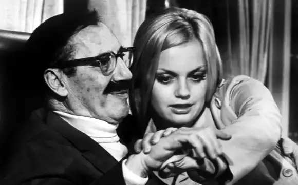 SKIDOO, Groucho Marx, Alexandra Hay, 1968 Courtesy Everett Collection !ACHTUNG AUFNAHMEDATUM GESCHÄTZT! PUBLICATIONxINxG