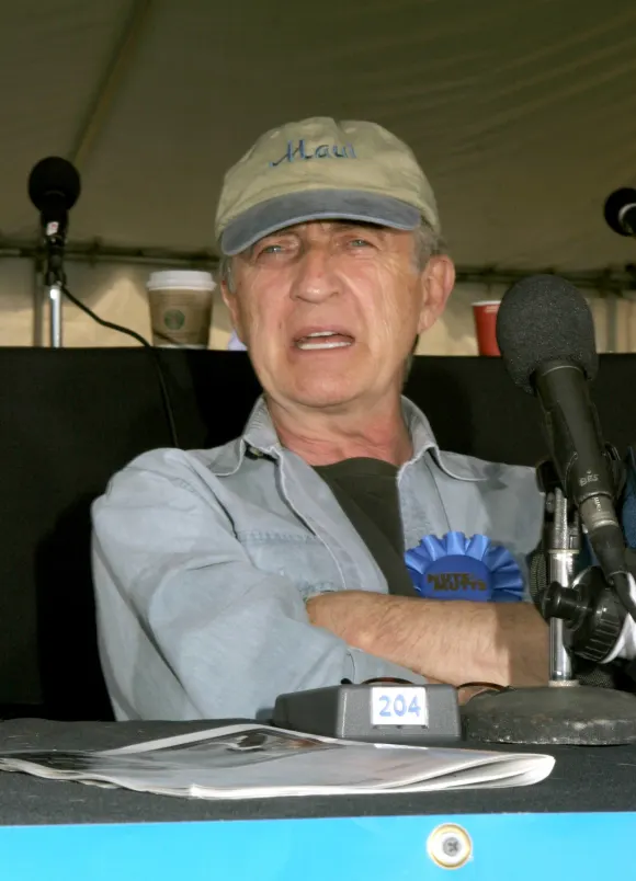 Apr 03 2005 Woodland Hills CA USA Actor KEN JENKINS at the Nutts for Mutts Dog Show held at Pi