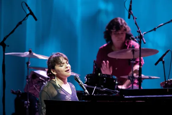 The singer songwriter and pianist Norah Jones L performs during the concert of the festival of C