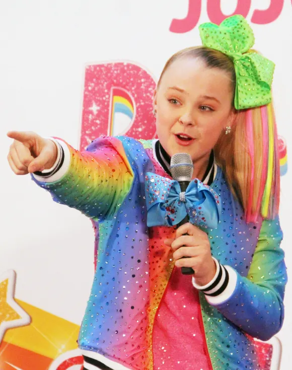 NEW YORK NY November 07 Jo Jo Siwa announces her tour during a live broadcast on YouTube at Suga