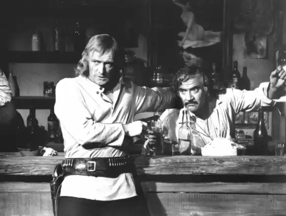 THE DEADLY TRACKERS, Richard Harris, 1973 Courtesy Everett Collection PUBLICATIONxINxGERxSUIxAUTxONLY Copyright: xCourte