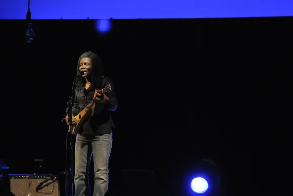 25/ Konzert: Tracy Chapman, Saengerin, Gitarristin, im Berliner Tempodrom, Singer-Songwriter, Folk, Soul, Musik, Berlin