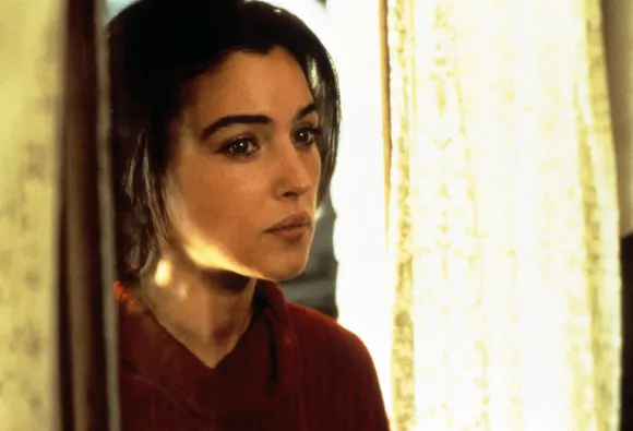 RECORD DATE NOT STATED L appartement 1996 Real GIlles Mimouni Monica Belluci. COLLECTION CHRISTOPHEL Cecchi Gori Group T