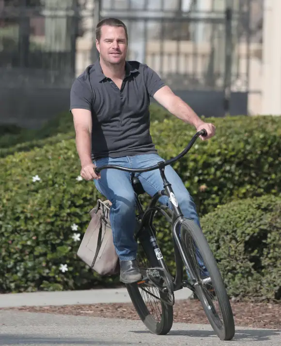 EXCLUSIVE: Chris O Donnell seen cycling on the set of NCIS: Los Angeles in LA 129158, EXCLUSIVE: Chris O Donnell seen cy