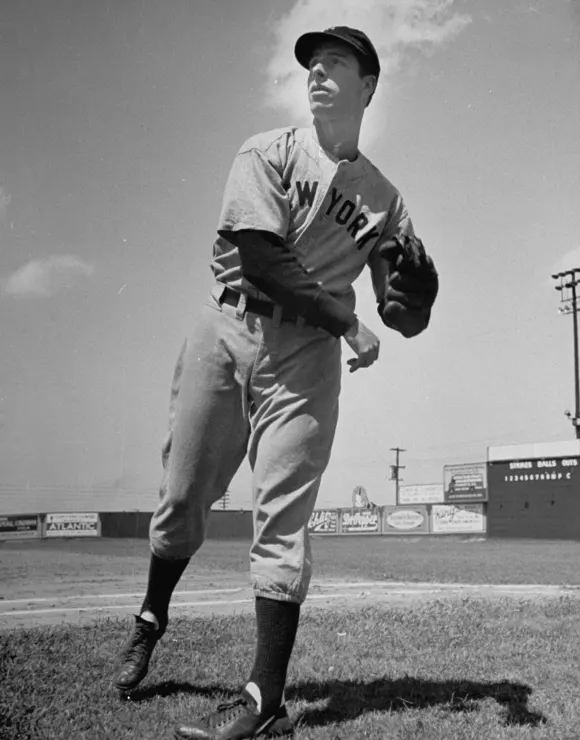 New  York  Yankee  Joe  DiMaggio  in  the  field.Carl  Mydans/The  LIFE  Picture  CollectionSpec