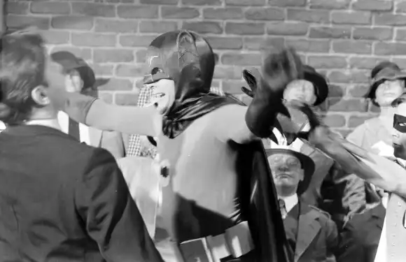 Adam West sur le plateau de Batman.Yale Joel/The LIFE Picture CollectionSpecial Instructi