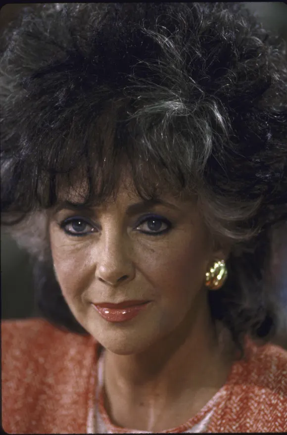 Actress  Elizabeth  Taylor  testifying  on  need  for  AIDS  research  before  Senate  Appropriation