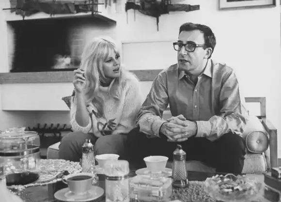 Peter  Sellers  and  wife  at  home.Allan  Grant/The  LIFE  Picture  CollectionSpecial  Instruct