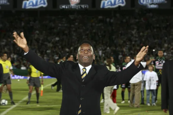 D15061305.JPG MÉXICO, D.F. Soccer/Futbol-Pelé.- El ex jugador y estrella de la selección brasilena Edson Arantes do Nasc