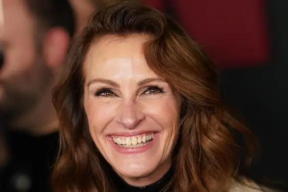 RECORD DATE NOT STATED Julia Roberts at arrivals, LEAVE THE WORLD BEHIND Premiere, The Paris Theater, New York, NY, Unit