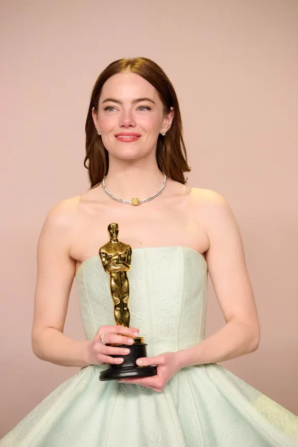 Emma Stone poses backstage with the Oscar® for Actress in a Leading Role during the live ABC telecast of the 96th Oscar