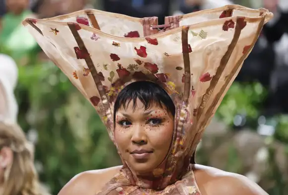 Lizzo arrives on the red carpet at the 2024 Met Gala celebrating Sleeping Beauties: Reawakening Fashion at The Metropoli