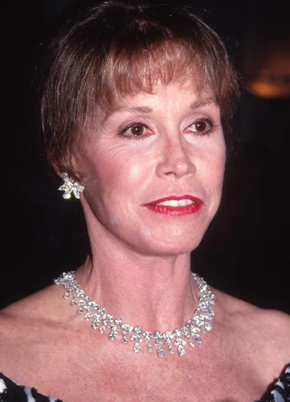 Mary Tyler Moore 1988 Mary Tyler Moore John Barrett/PHOTOlink EDITORIAL USE ONLY Copyright: xx PhotoxByxJohnxBarrett/PHO