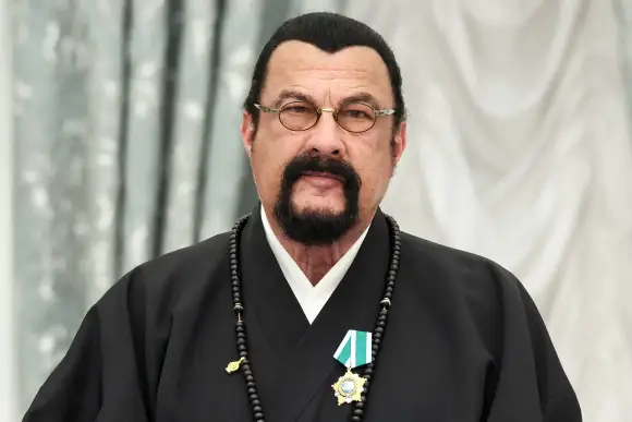 Präsident Putin verleiht Steven Seagal Verdienstorden Held der Russischen Föderation in Moskau RUSSIA, MOSCOW - MAY 30,