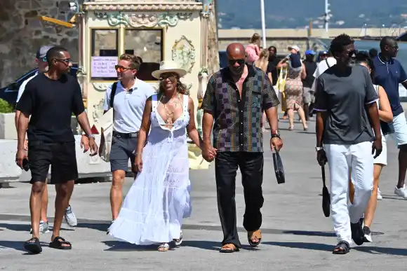 Steve Harvey with his wife Marjorie Bridges with their children Wynton, Lori Harvey and Broderick Harvey Jr take a famil