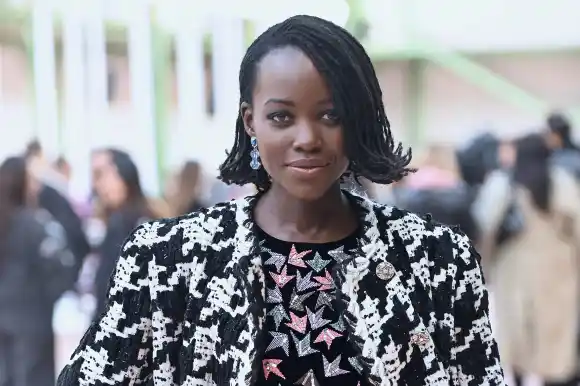 PFW - Chanel Photocall Lupita Nyong o chez Chanel RTW Spring 2025 dans le cadre de la semaine de la mode du prêt-à-porter à Paris qui s'est tenue à Gran