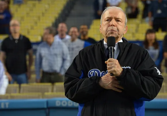 MLB, Baseball Herren, USA Pittsburgh Pirates at Los Angeles Dodgers Sep 18, 2015; Los Angeles, CA, USA; Frank Sinatra Jr