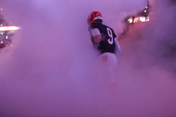 CINCINNATI, OH - SEPTEMBER 23: Cincinnati Bengals quarterback Joe Burrow (9) runs onto the field before the game against