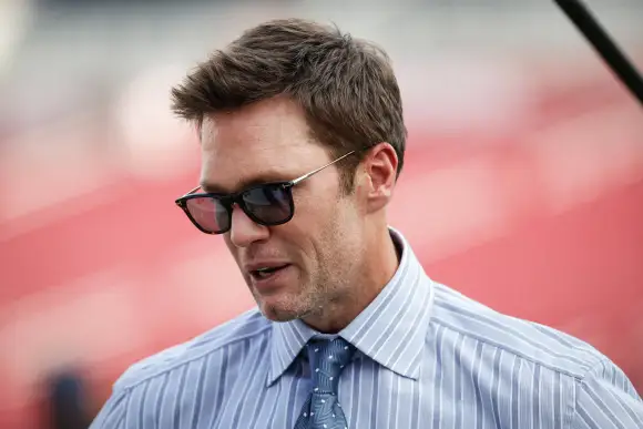 September 29, 2024, Tampa, Florida, USA: Former Bucs player Tom Brady meets with players and coaches ahead of a game aga