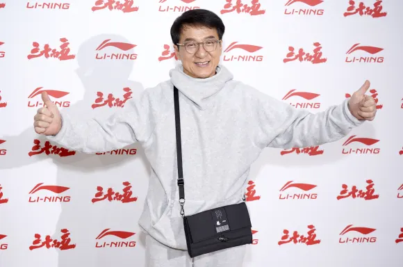 Jackie Chan en París, Francia, en 2020