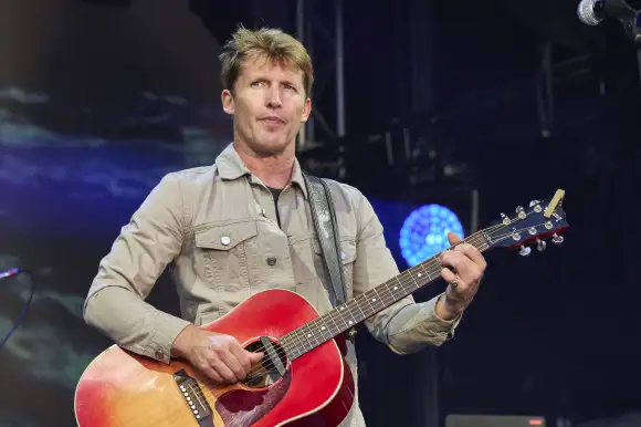 James Blunt live beim Sommerfestival 2024 unter dem Motto Beats, Bands und Beach in der Autostadt. Wolfsburg, 04.08.2024