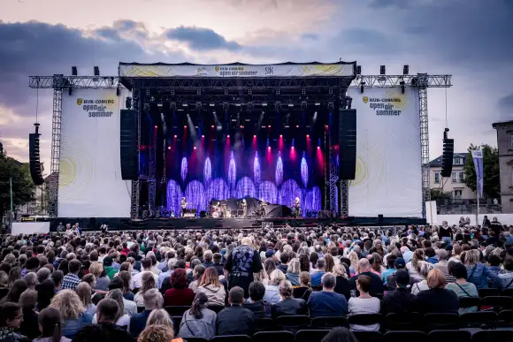 Coburg, Schlossplatz, HUK Coburg, Sommer, Open Air, 27.08.2022, James Blunt - The Stars Beneath My Feet Tour Bild: Bühn