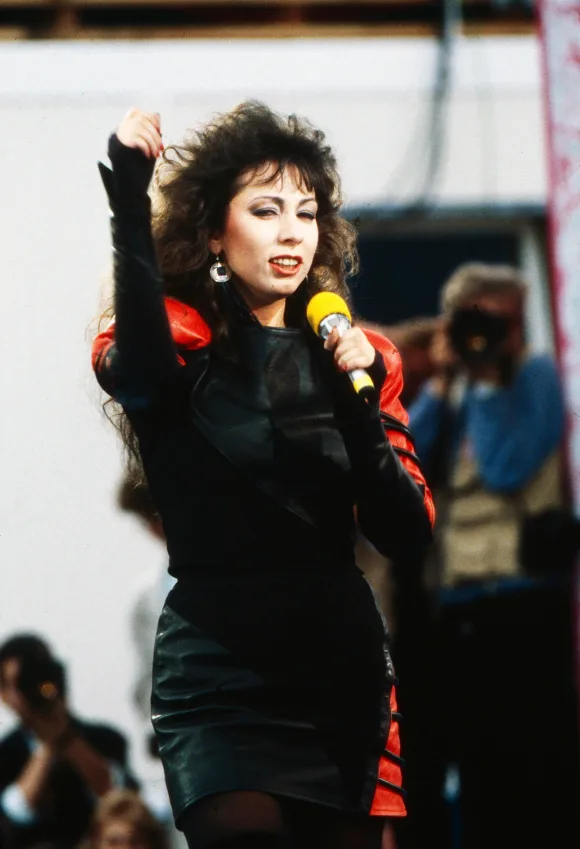 Jennifer Rush: Transformation—The Past