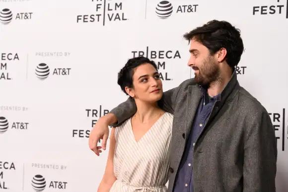 Jenny Slate Secretly Married Fiancé Ben Shattuck At Home!