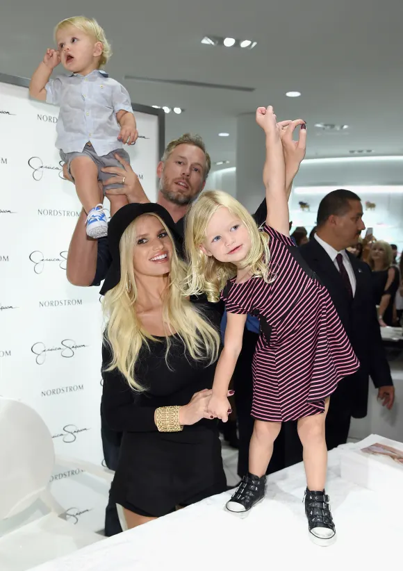 Jessica Simpson et Nordstrom présentent un défilé de mode au Grove