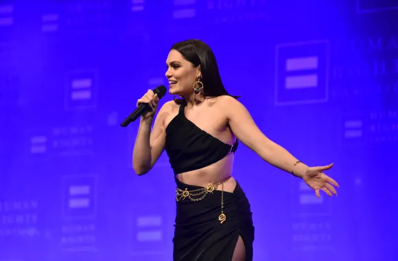 Jessie J pregnant