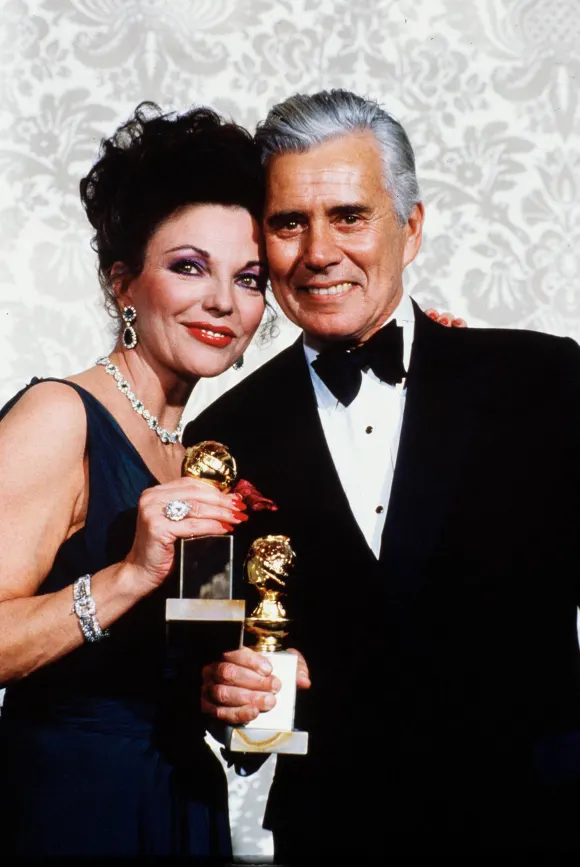 Joan Collins et John Forsythe