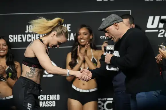 March 3, 2023, Las Vegas, NV, LAS VEGAS, NEVADA, United States: LAS VEGAS, NV - March 3: (R) Joe Rogan interviews Valent