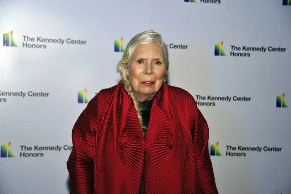 **FILE PHOTO** Joni Mitchell To Remove Songs From Spotify In Support Of Neil Young. Singer-songwriter Joni Mitchell arri