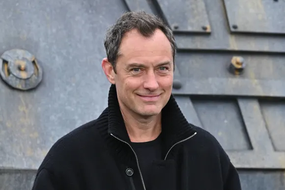 Entertainment Bilder des Tages Jude Law attends Star Wars: Skeleton Crew Photocalll at Trafalgar Square in London, Engla