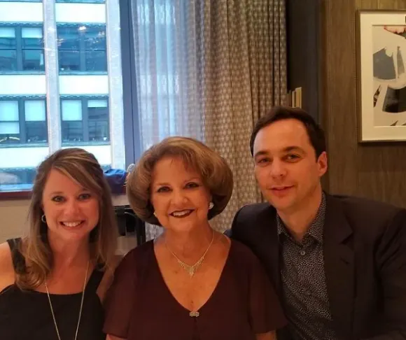 Jim Parsons, Judy Parsons y Julie Ann Parsons