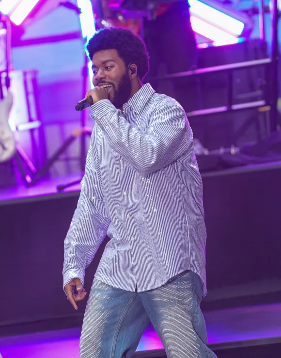 Date d'enregistrement non précisée Khalid se produit en direct lors du Today Show au Rockefeller Plaz NOUVEAU) Khalid se produit en direct lors du Today Show au