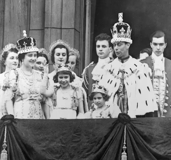 King George VI & Queen Elizabeth with their daughters