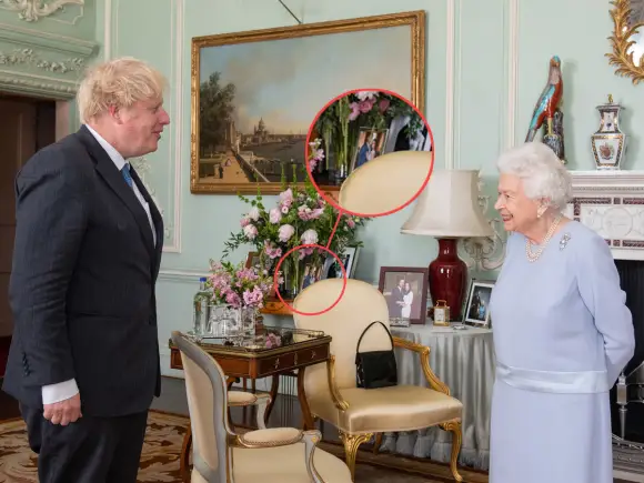 queen elisabeth boris johnson