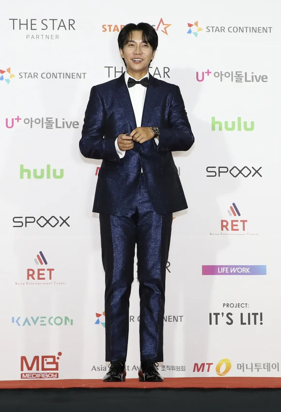 Lee Seung Gi has become a dad for the first time