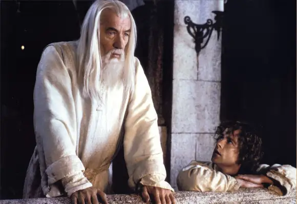 LORD OF THE RINGS: THE RETURN OF THE KING IAN McKELLAN AS GANDALF AND DOMINIC MONAGHAN AS MERIADOC NEW LINE CINEMA Date