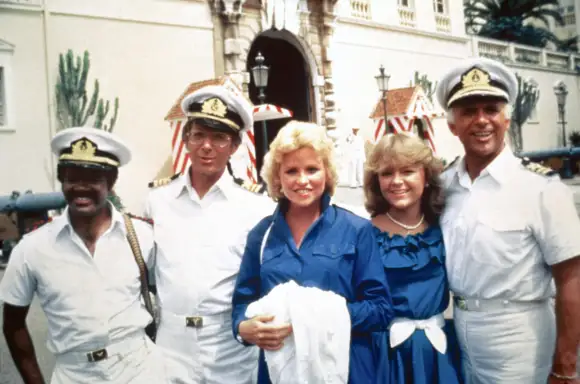 Ted Lange, Bernie Kopell, Lauren Tewes, Jill Whelan, Gavin MacLeod, acteurs de la "Croisière s'amuse".