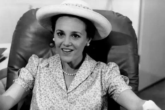 FIRST FAMILY, Madeline Kahn, 1980, Â©Warner Brothers/courtesy Everett Collection ©Warner Bros/Courtesy Everett Collectio