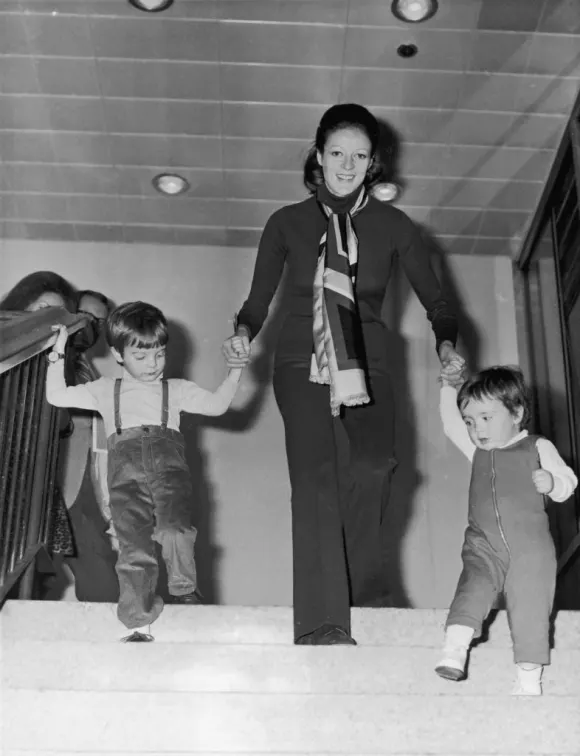 Maggie Smith with her children, Chris Larkin and Toby Stephens