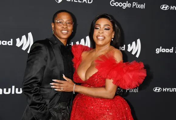 BEVERLY HILLS, CALIFORNIA - MARCH 14: (L-R) Jessica Betts and Niecy Nash attend the 35th Annual GLAAD Media Awards at Th
