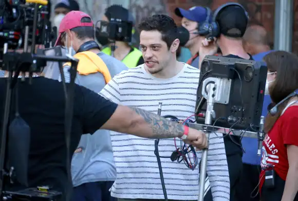 Kaley Cuoco And Pete Davidson On Set - NYC Actors Kaley Cuoco and Pete Davidson on set of their movie Meet Cute filming
