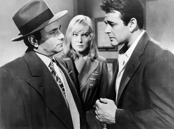 Peter Falk, May Britt, Stuart Whitman dans "Murder, Inc.