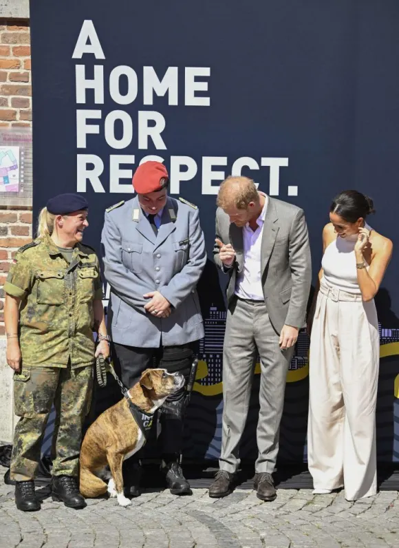 Duchess Meghan and Prince Harry with participants from the previous Invictus games