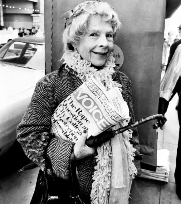 THE BIG BUS, Ruth Gordon, 1976 Courtesy Everett Collection PUBLICATIONxINxGERxSUIxAUTxONLY Copyright: xCourtesyxEverettx